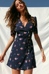 Vintage Blumendruck Puffärmel Französisches Wickel-Minikleid - Marineblau